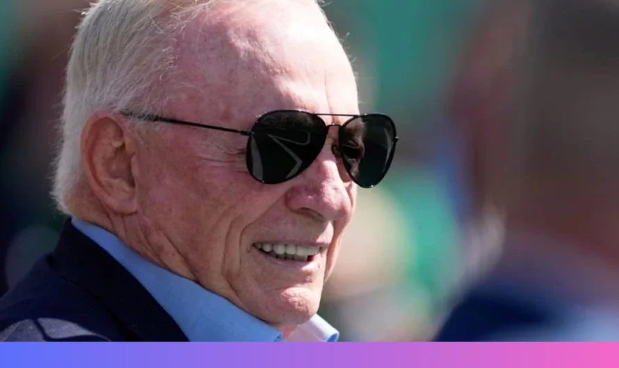 Cowboys Owner Jerry Jones Apologizes for Inadvertent Obscene Gesture Toward Fans